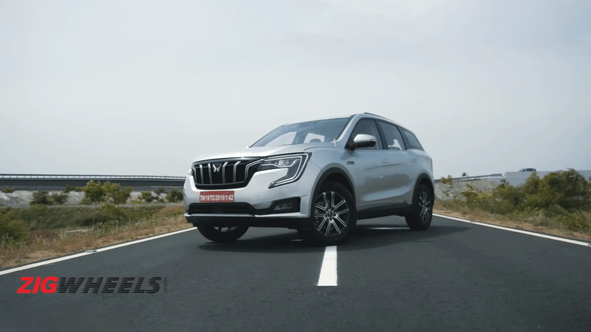 XUV700 ZigWheels Expert Review  